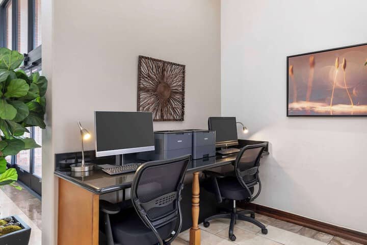Business Center 32 of 33