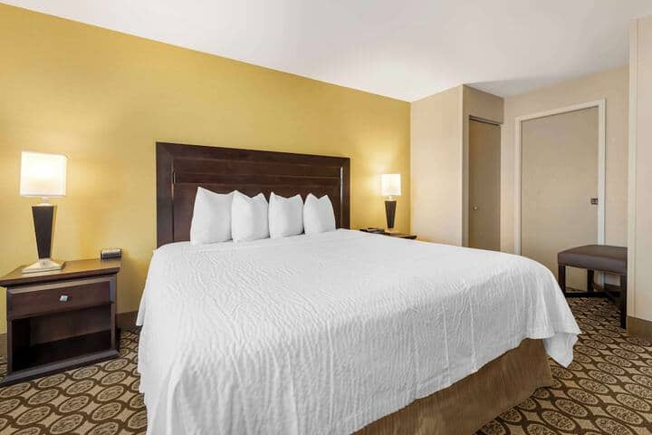 Room 32 of 59