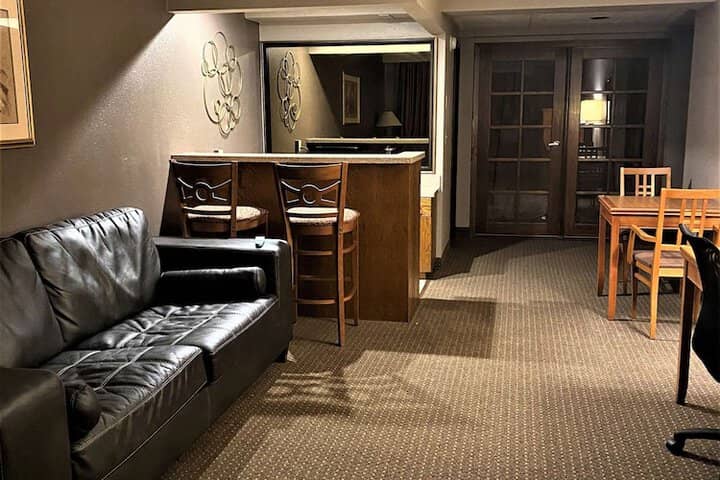Room 28 of 69