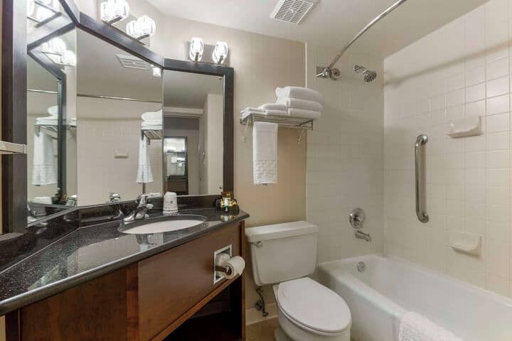 Room 35 of 60