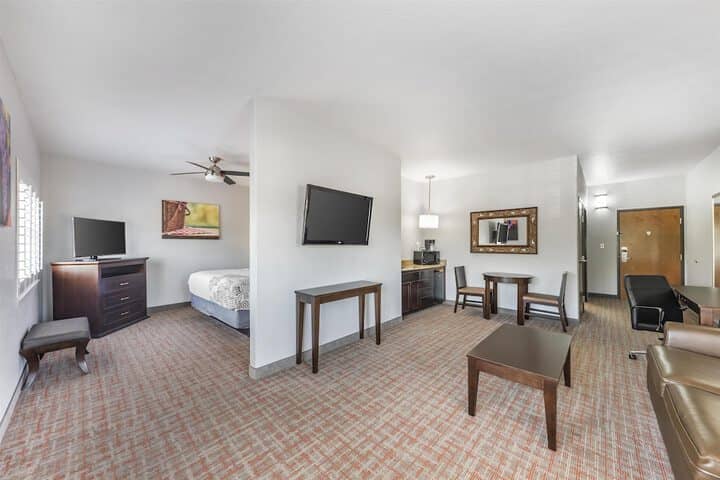 Room 6 of 30