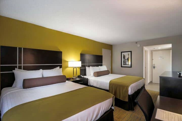 Room 6 of 18