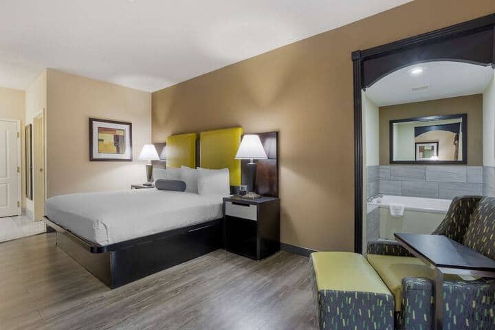Room 8 of 35