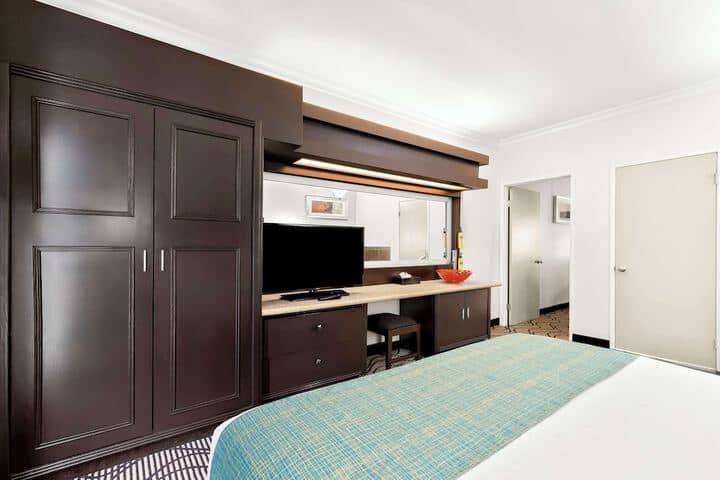 Room 16 of 36