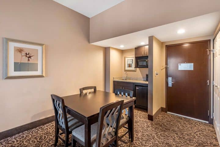 Room 21 of 37