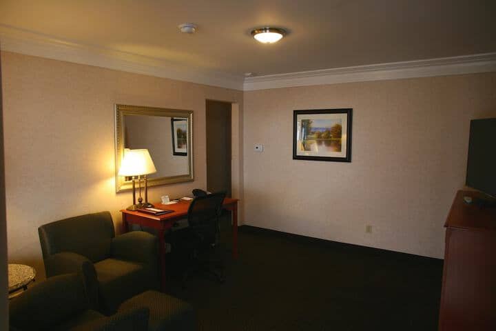 Room 4 of 62