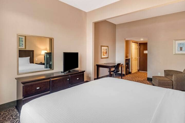 Room 5 of 37
