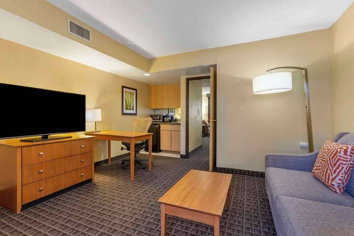 Room 14 of 37
