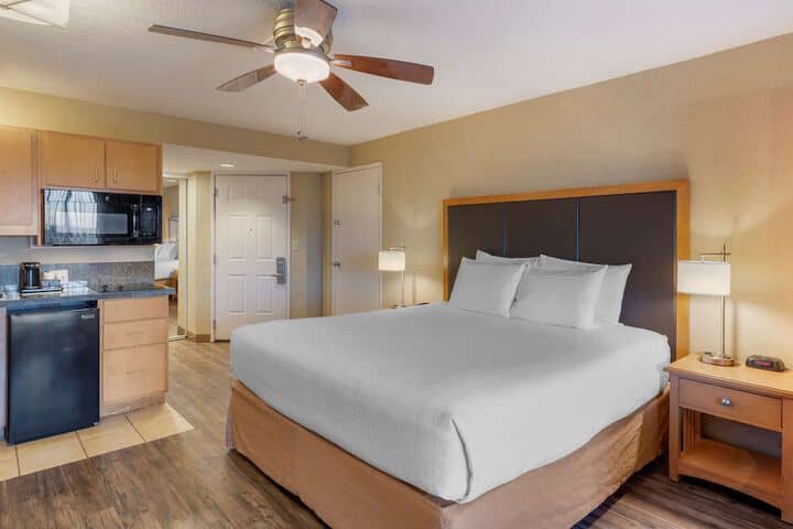 Room 16 of 76