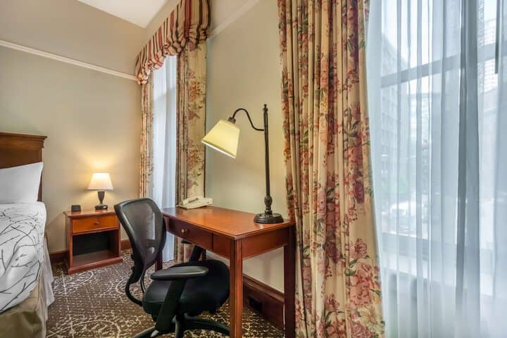 Room 28 of 49