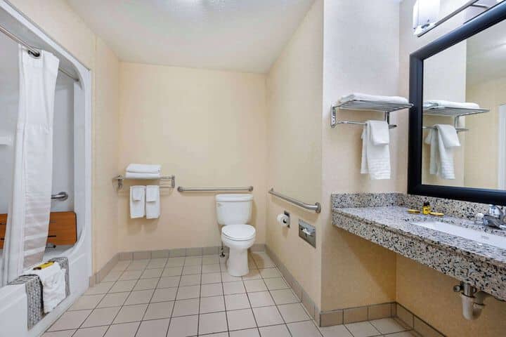 Room 35 of 46