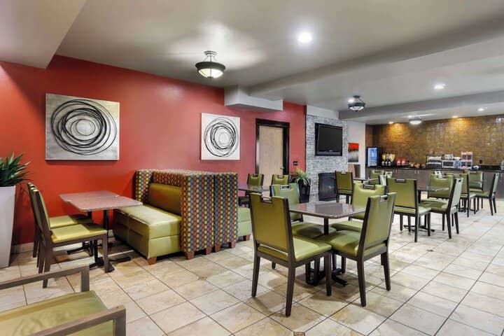 Breakfast area