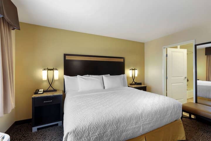 Room 16 of 34