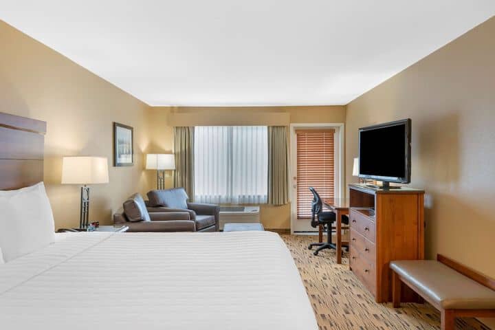 Room 16 of 37