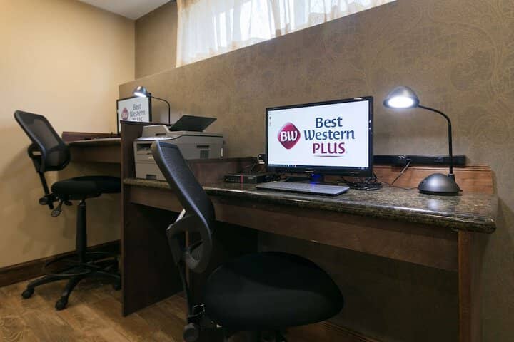 Business Center 65 of 76