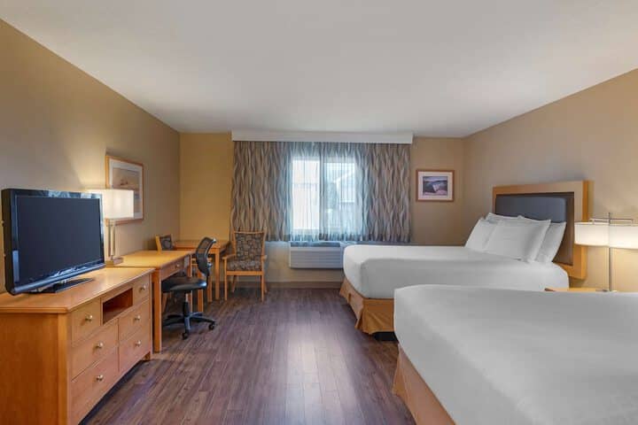 Room 34 of 76