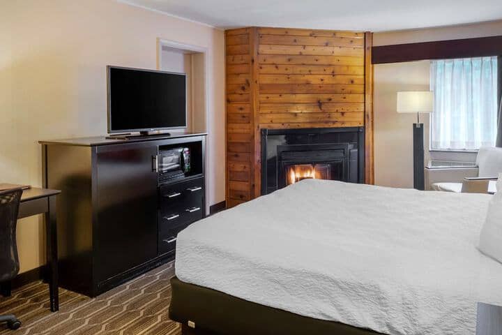 Room 4 of 27