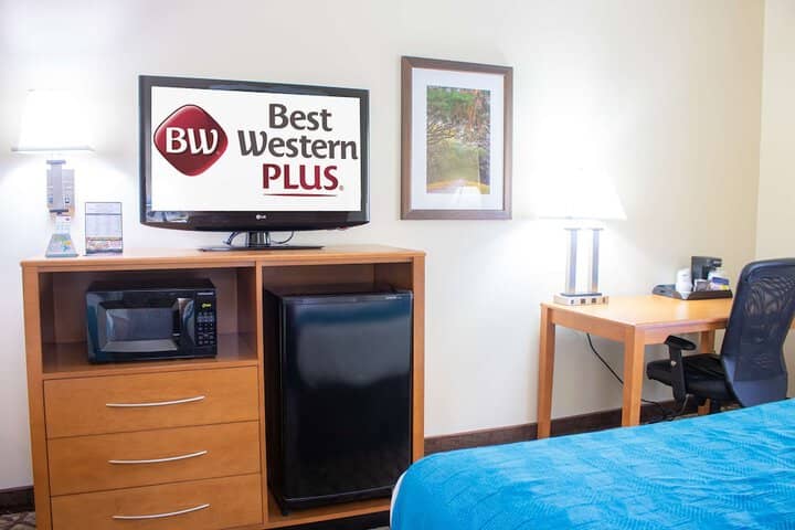 Room 6 of 16
