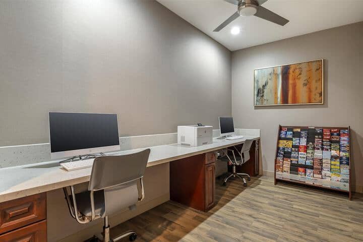 Business Center 49 of 51