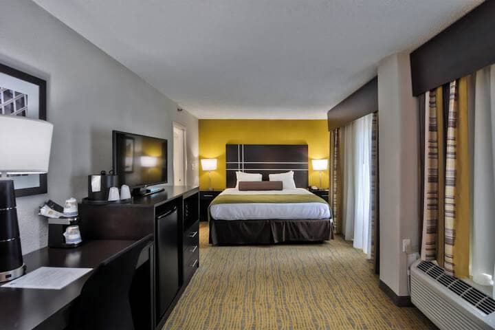 Room 9 of 18