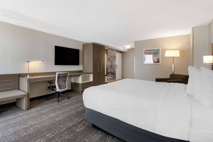 Room 51 of 117