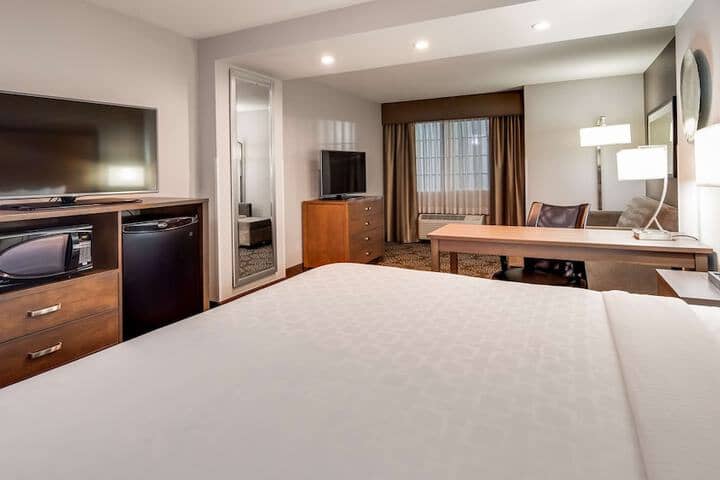 Room 4 of 25