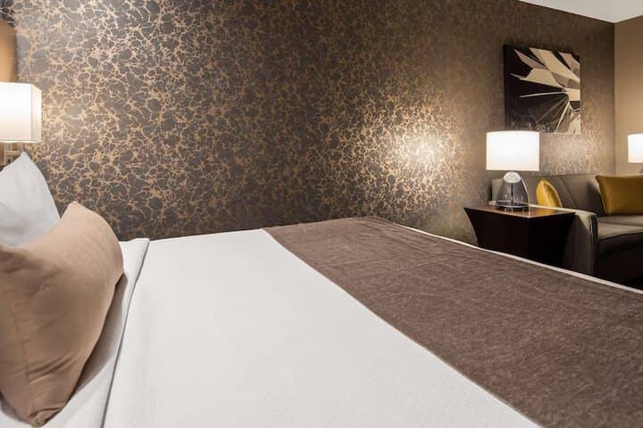 Room 10 of 42