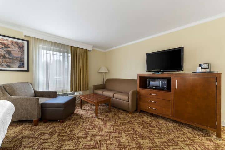 Room 16 of 38