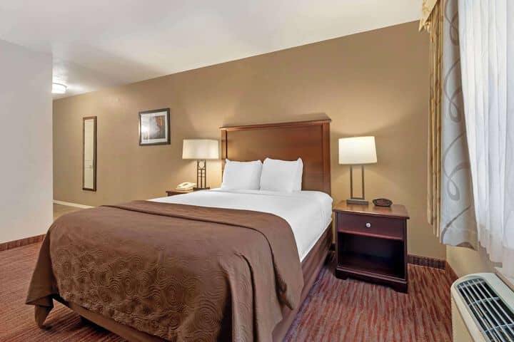 Room 8 of 40