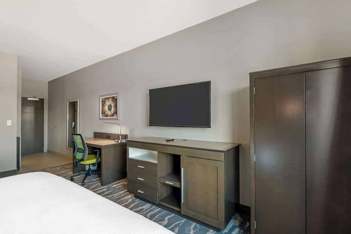 Room 27 of 47