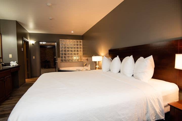 Room 5 of 94