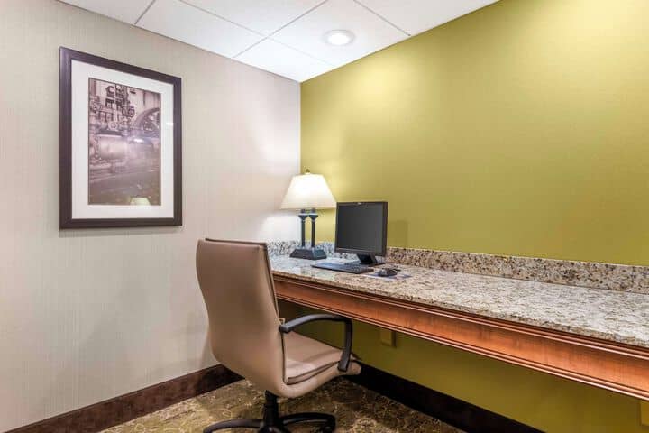 Business Center 40 of 43
