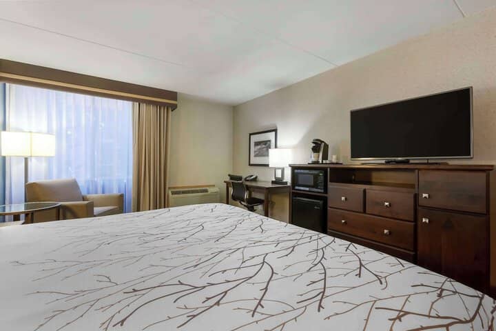 Room 10 of 60