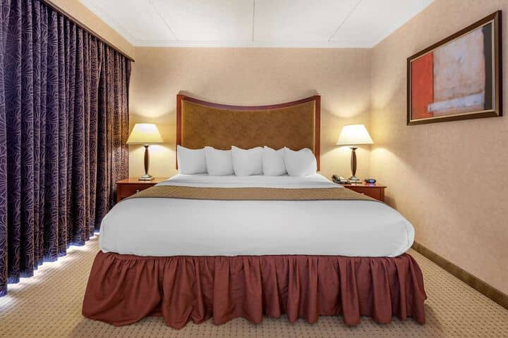 Room 7 of 48