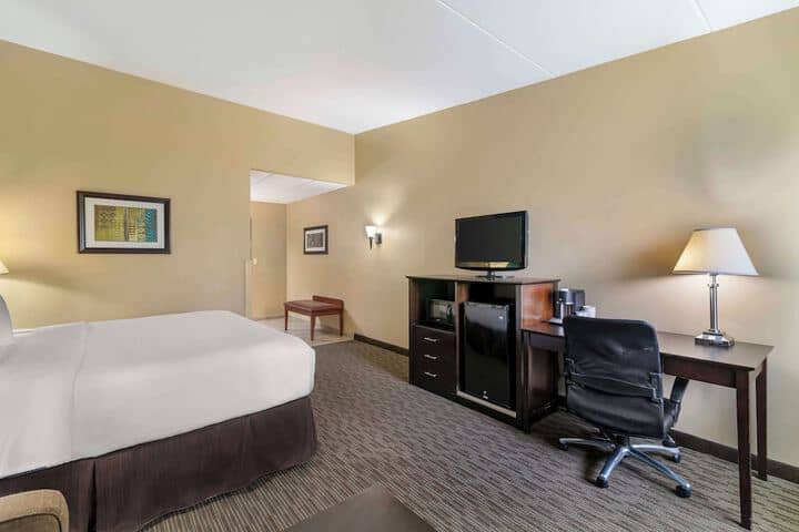 Room 34 of 94