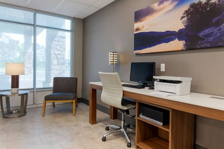 Business Center 52 of 55
