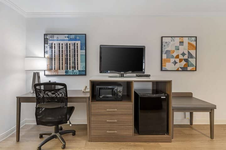 Room 9 of 36