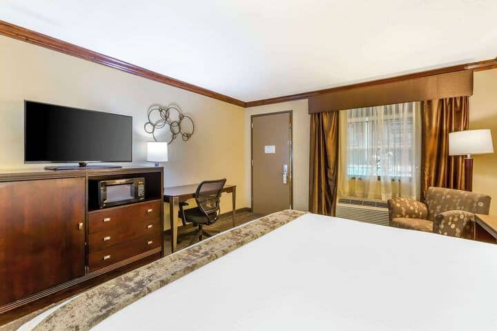 Room 9 of 42