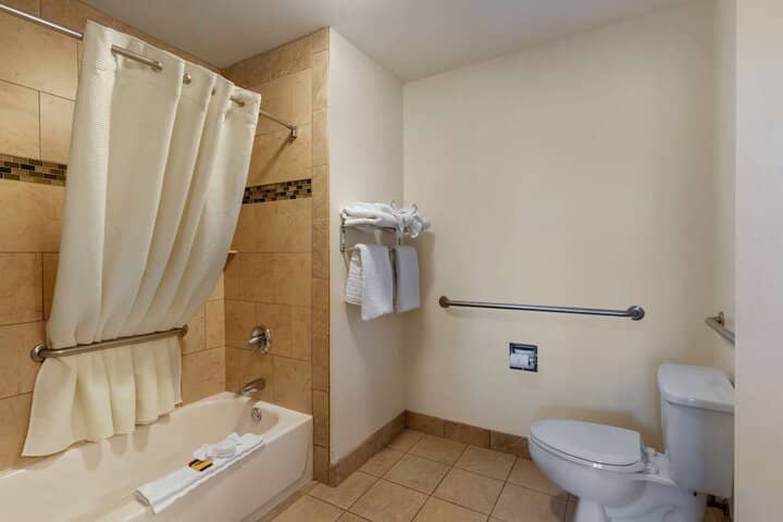Room 53 of 76