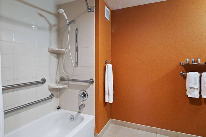 Room 26 of 40