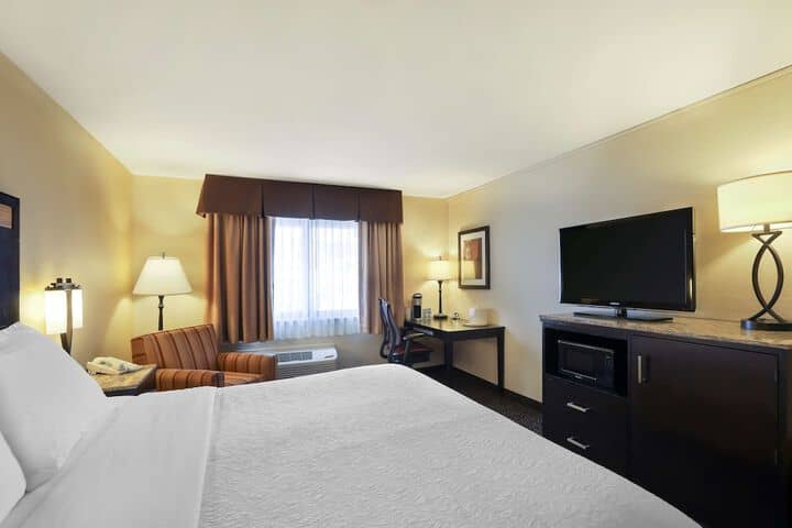 Room 11 of 34
