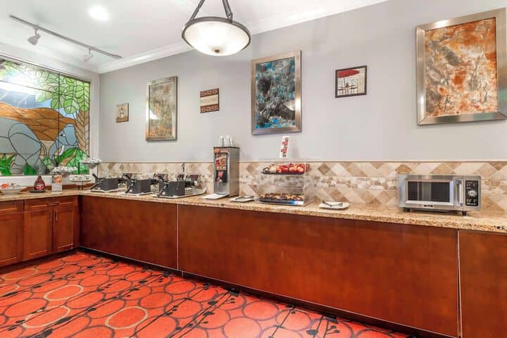 Breakfast area
