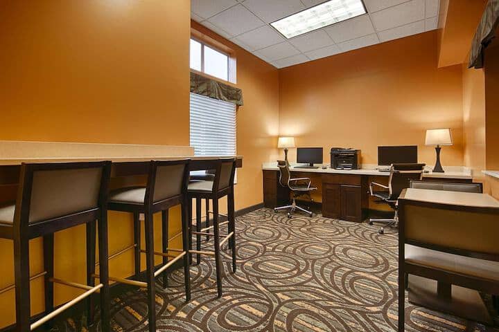 Business Center 40 of 42