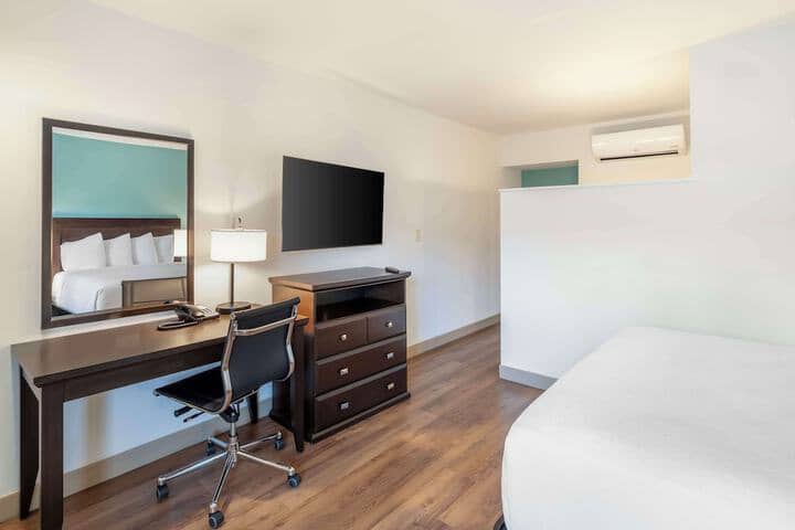 Room 9 of 38
