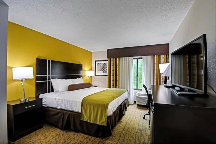 Room 8 of 18