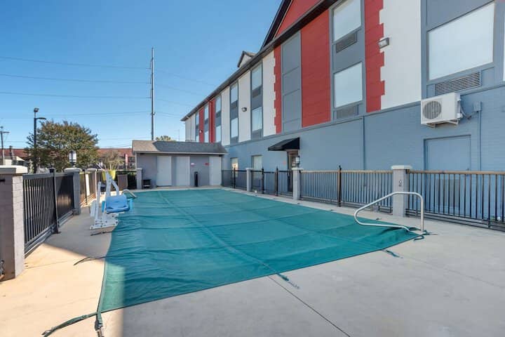 Pool 26 of 32