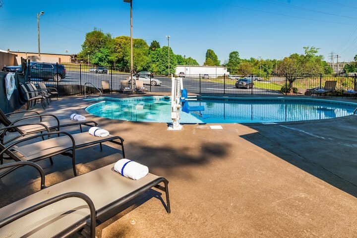 Pool 13 of 18