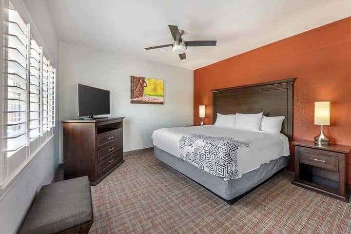 Room 4 of 30