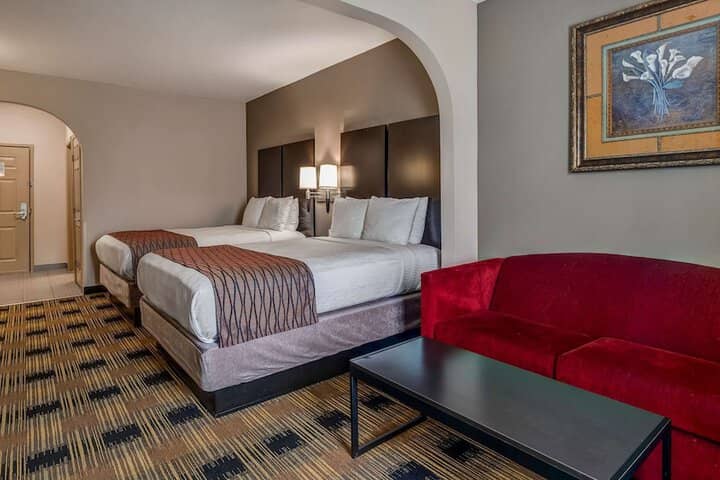 Room 9 of 28
