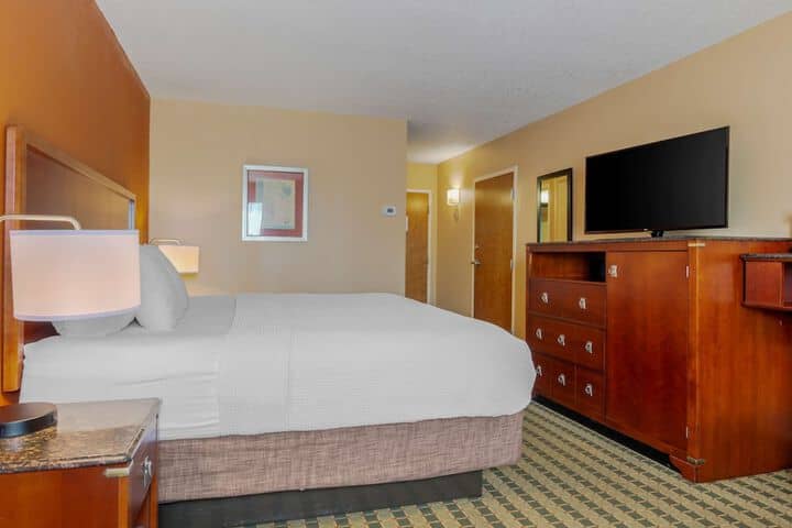 Room 8 of 28